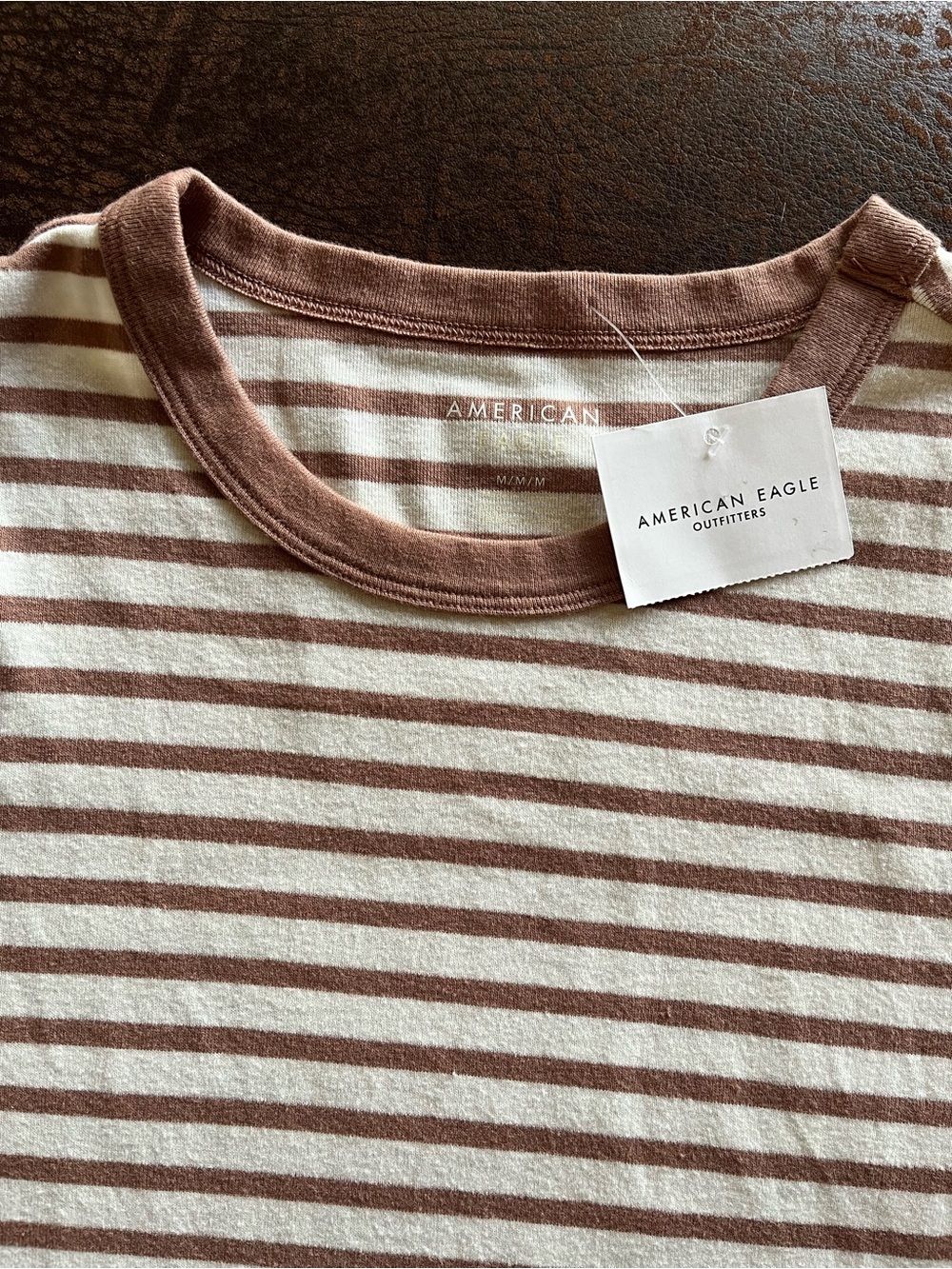 American Eagle Short Sleeve T-Shirt Size M Dark Dusky Pink NWT - Picture 3 of 7